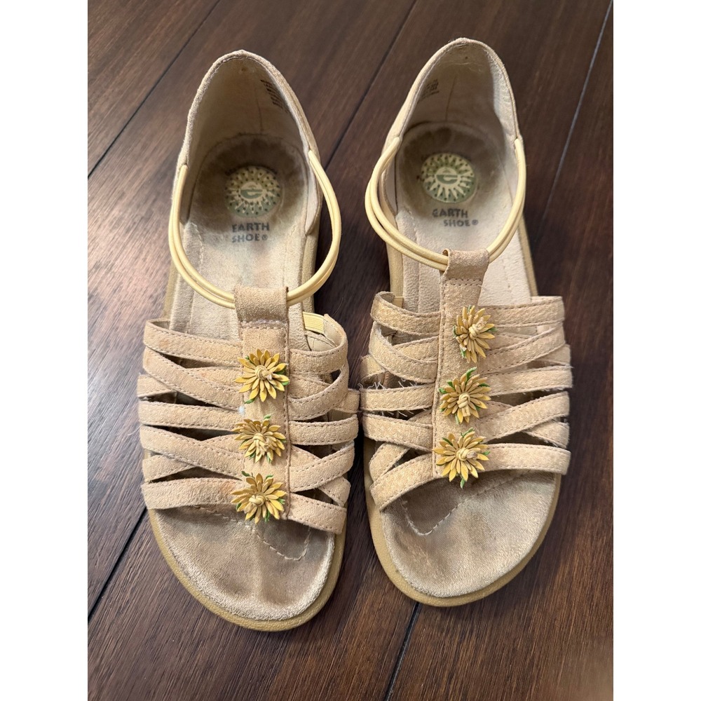 Earth Shoe Muse Beige Suede Sunflower Strappy Sandals Boho Flats 7.5